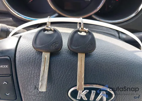 2011 Kia Sorento Lx from USA, damaged, VIN 5XYKT3A10BG071883